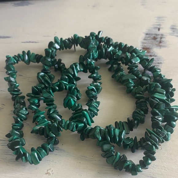 Malachite Stone Chips Necklace - Picture 3 of 3